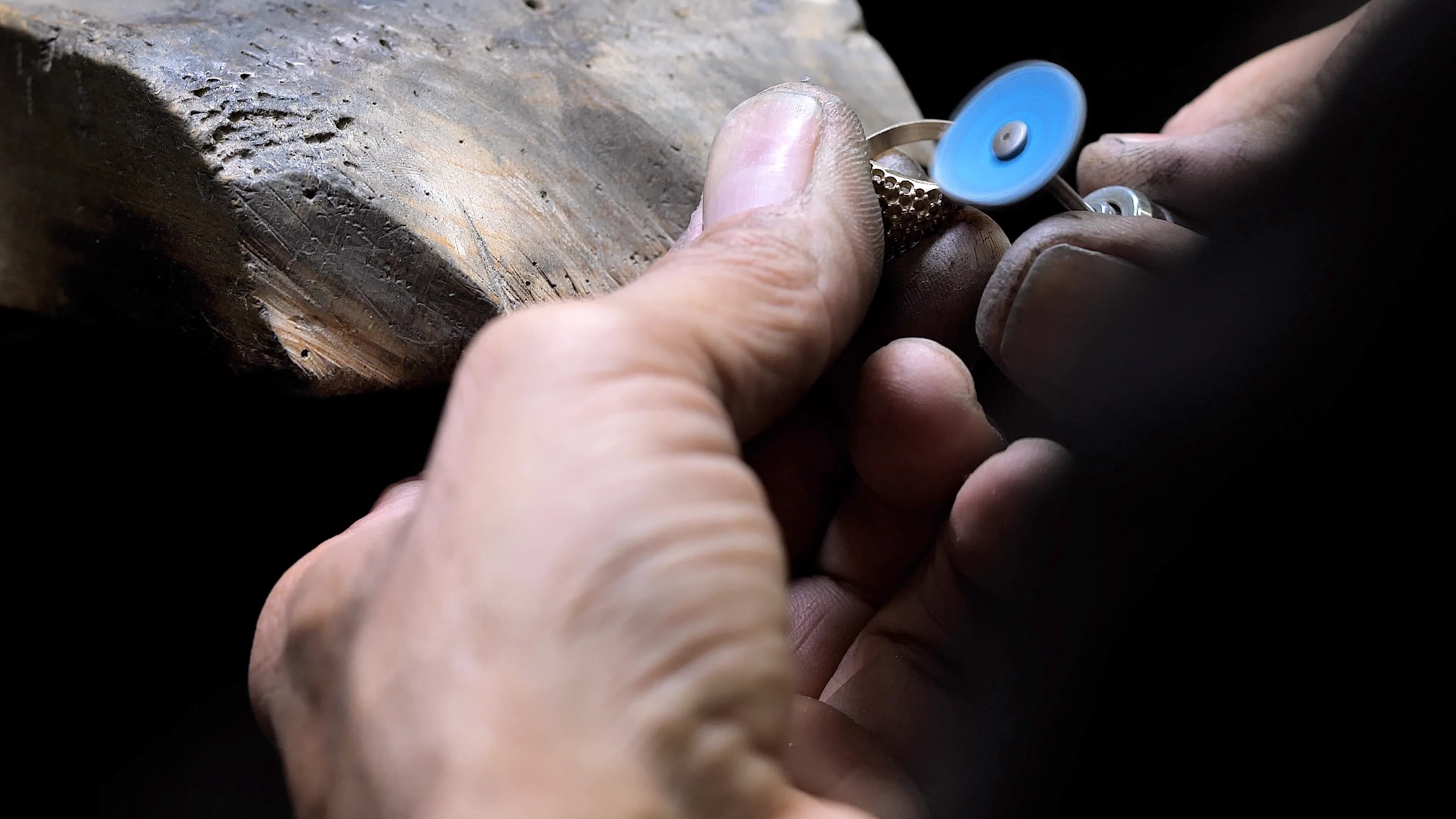 Fancs V, a pioneer in combining sustainability and design among master goldsmiths gallery 6