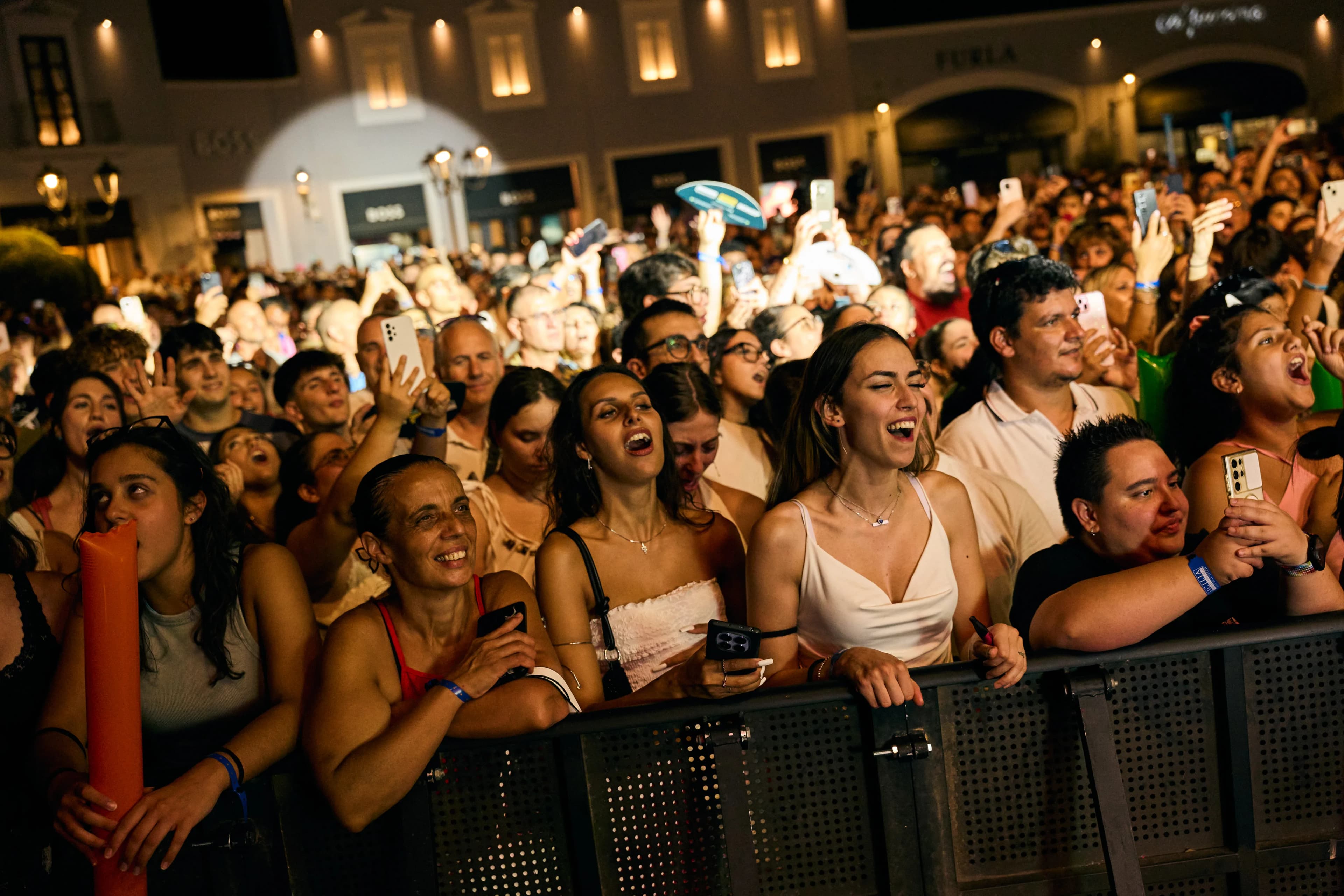 Una notte con Fedez: Sicilia Outlet Village diventa una grande arena gallery 2