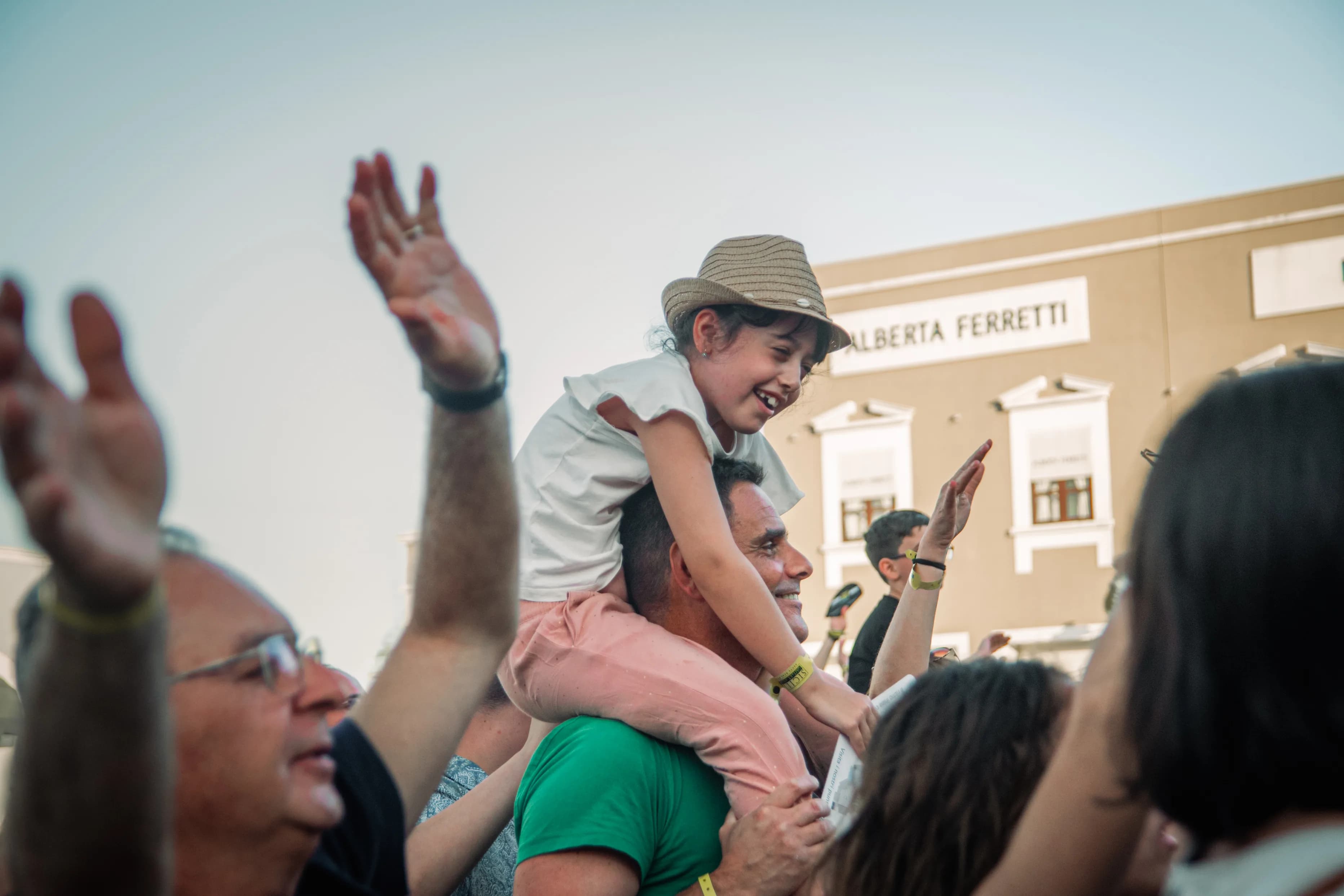 Samurai Jay accende il Sicilia Outlet Village davanti a 4.000 persone gallery 3