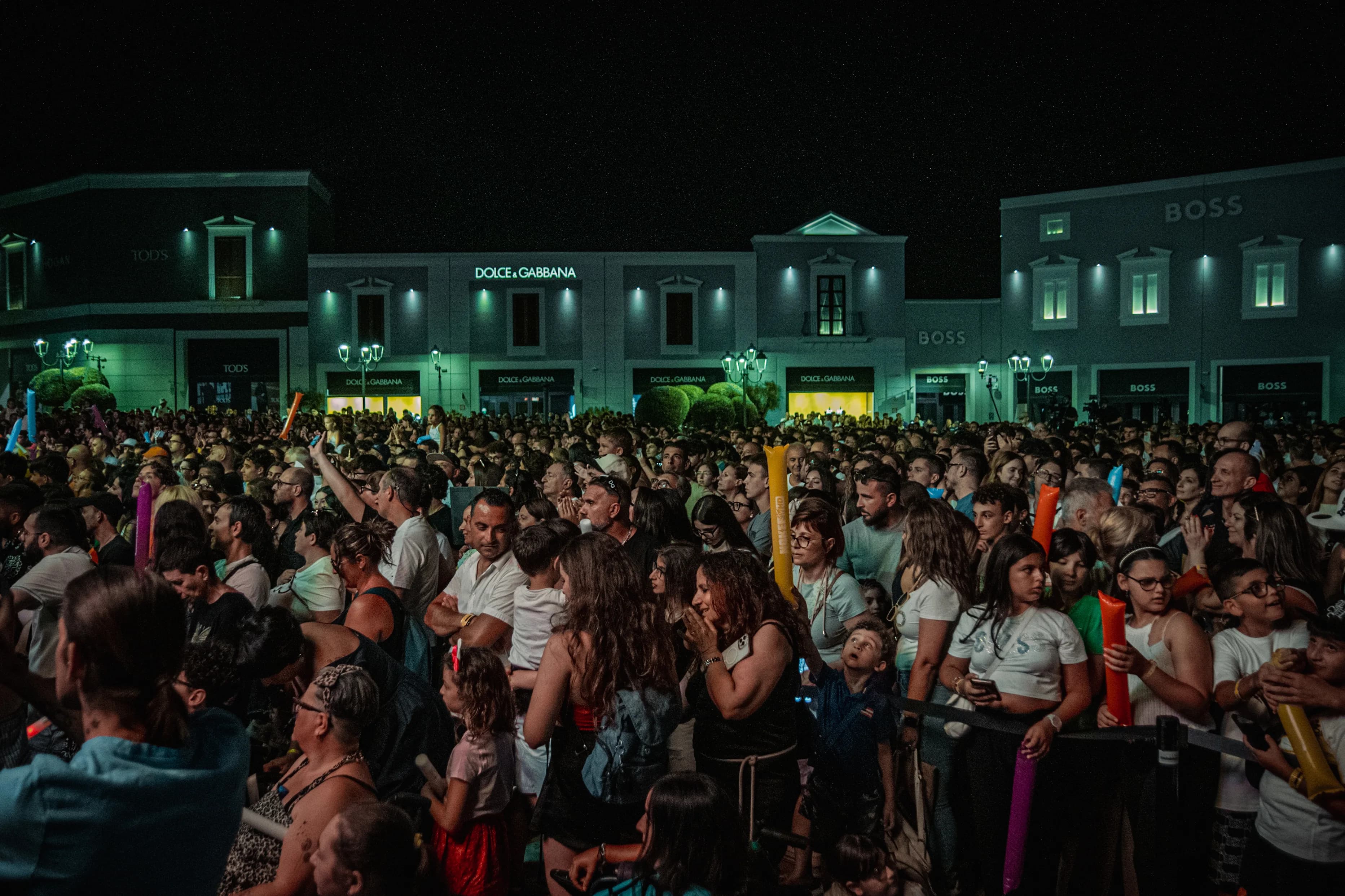 Samurai Jay accende il Sicilia Outlet Village davanti a 4.000 persone gallery 6